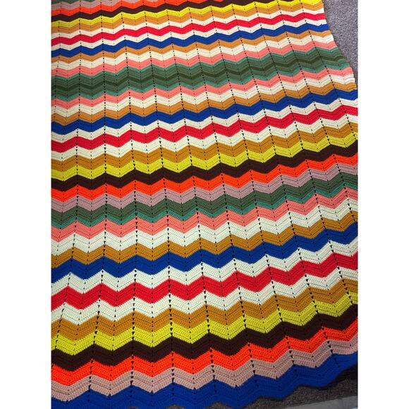 70s Vintage Handmade Chevron Zig Zag Pattern Afghan Blanket Couch Throw - Picture 2 of 5